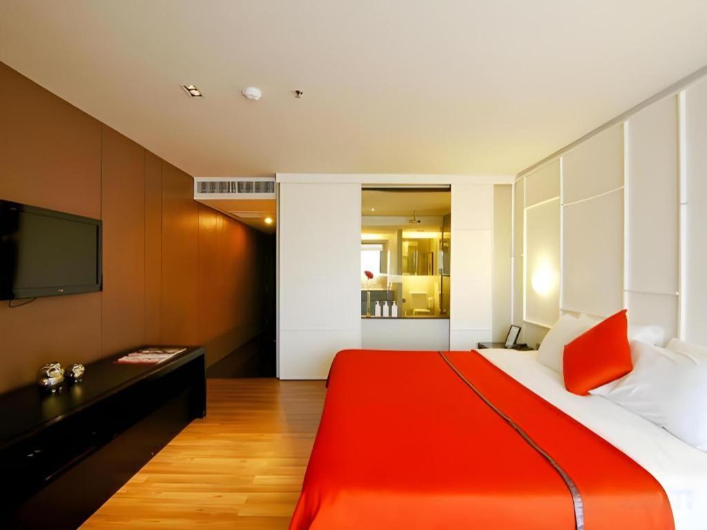Page 10 Hotel